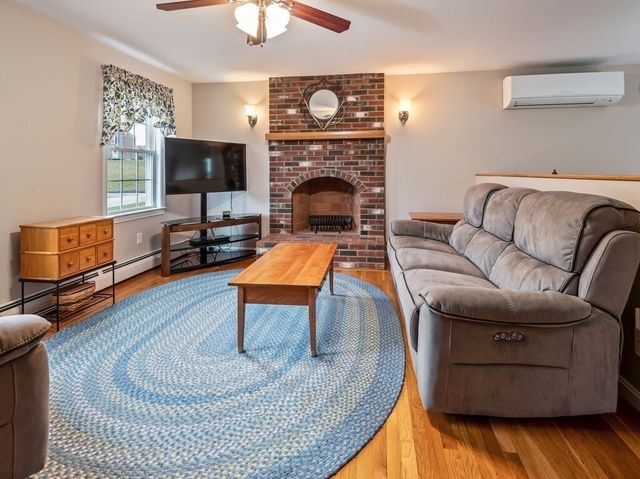 25 Watson Ln, Rutland, MA 01543