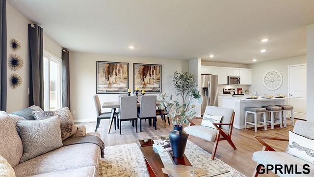 11909 S 114th Avenue, Papillion, NE 68046