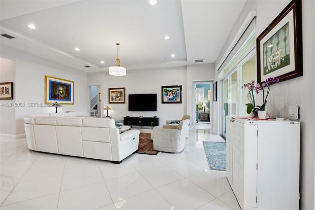 9111 SW Roccia Way, Port St. Lucie, FL 34987