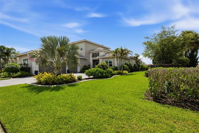 9111 SW Roccia Way, Port St. Lucie, FL 34987