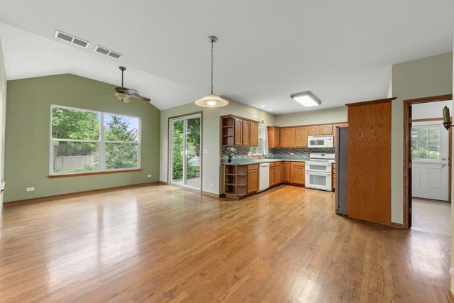 972 Canyon Trail Court, Yorkville, IL 60560