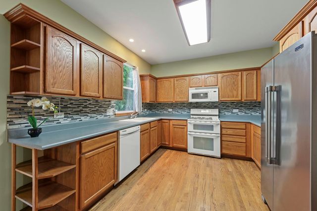 972 Canyon Trail Court, Yorkville, IL 60560