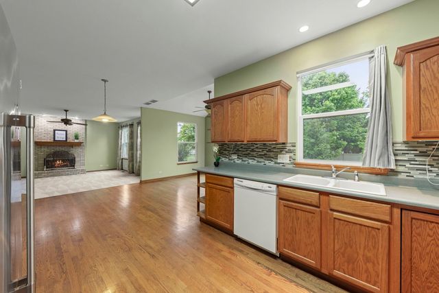 972 Canyon Trail Court, Yorkville, IL 60560