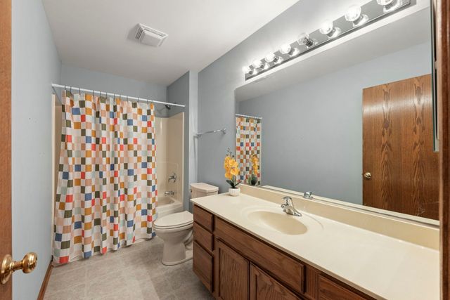 972 Canyon Trail Court, Yorkville, IL 60560