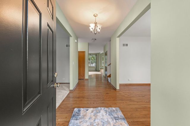 972 Canyon Trail Court, Yorkville, IL 60560