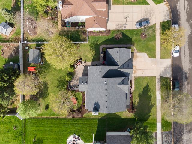 972 Canyon Trail Court, Yorkville, IL 60560