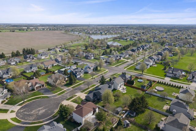 972 Canyon Trail Court, Yorkville, IL 60560