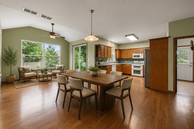 972 Canyon Trail Court, Yorkville, IL 60560