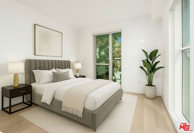 1136 N La Cienega Boulevard 305, West Hollywood, CA 90069