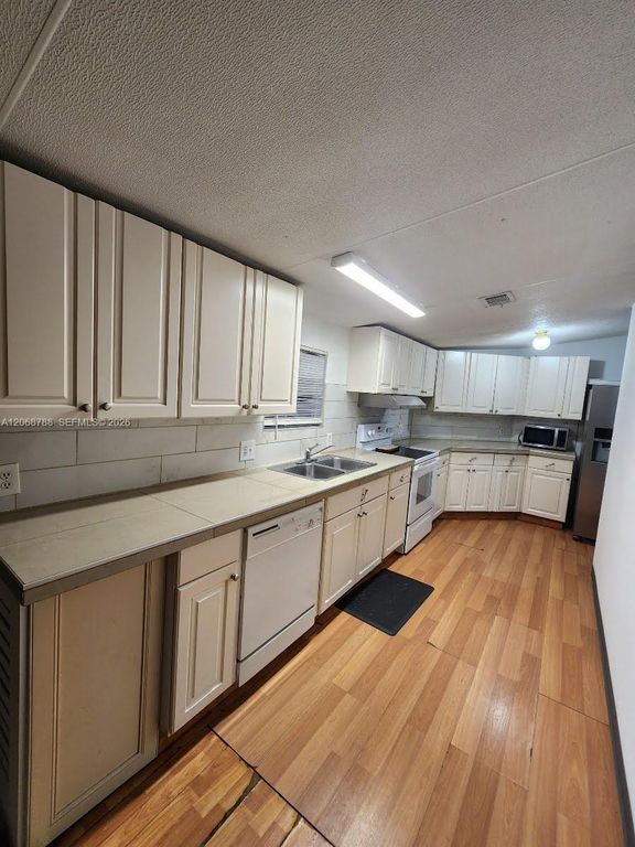 5864 Cartier Road H, West Palm Beach, FL 33417