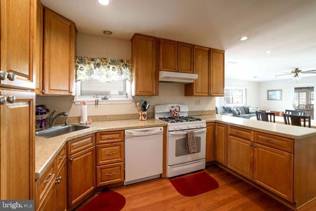 28 W HUDSON DR, Little Egg Harbor Twp, NJ 08087