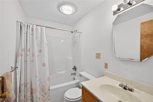 16801 Kinsman Road, Middlefield, OH 44062