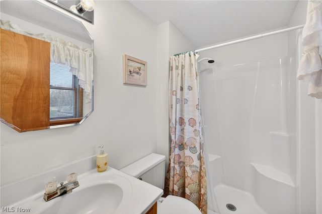 16801 Kinsman Road, Middlefield, OH 44062