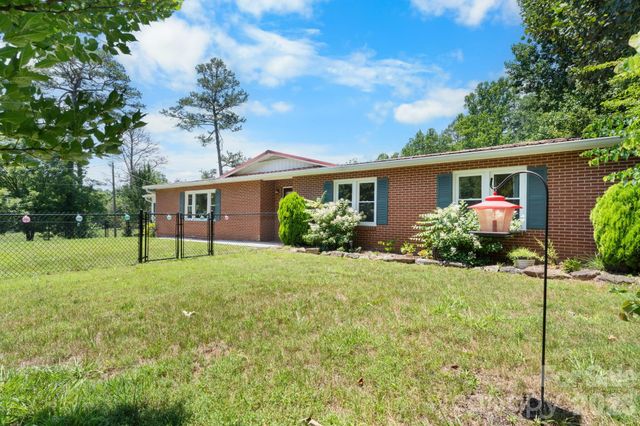 6264 US 221 Highway S, Marion, NC 28752