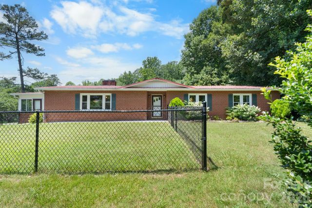 6264 US 221 Highway S, Marion, NC 28752