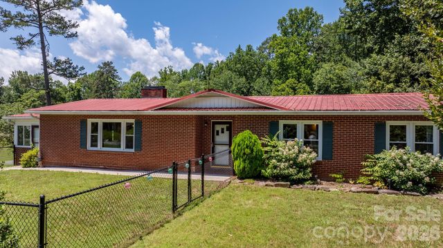 6264 US 221 Highway S, Marion, NC 28752