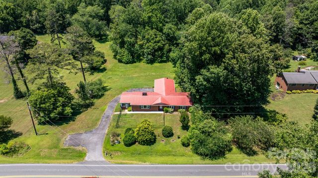 6264 US 221 Highway S, Marion, NC 28752