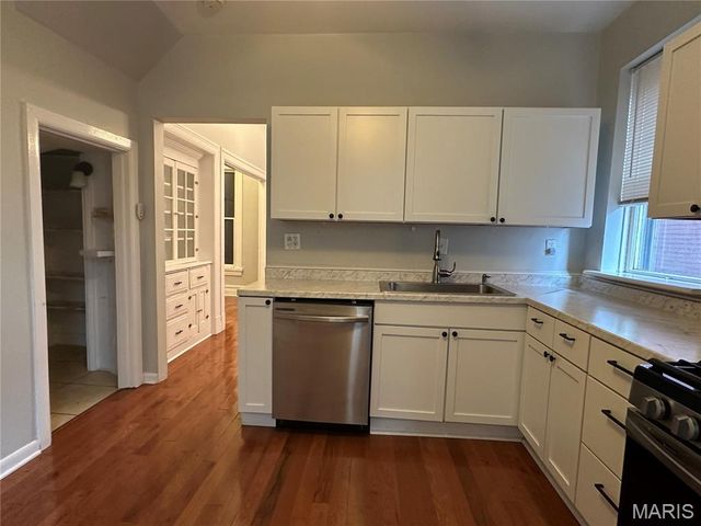 3671 Russell Boulevard, St Louis, MO 63110