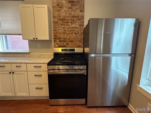 3671 Russell Boulevard, St Louis, MO 63110