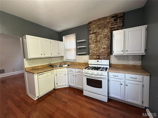 3671 Russell Boulevard, St Louis, MO 63110