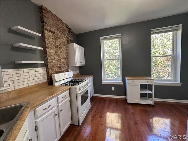 3671 Russell Boulevard, St Louis, MO 63110