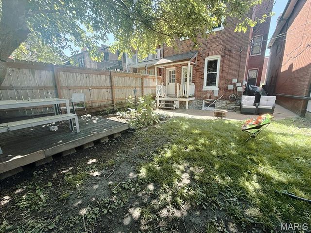 3671 Russell Boulevard, St Louis, MO 63110