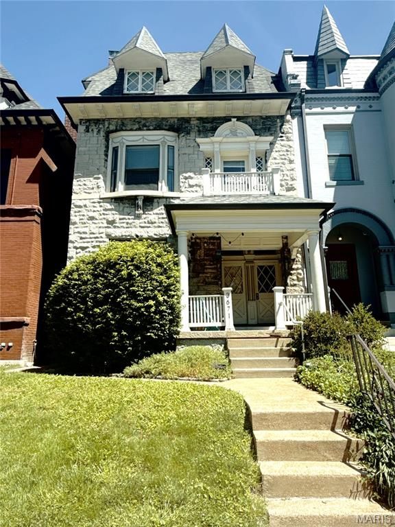 3671 Russell Boulevard, St Louis, MO 63110