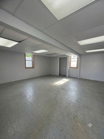 70 Robinson St, Lynn, MA 01905