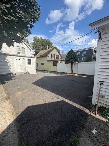 70 Robinson St, Lynn, MA 01905