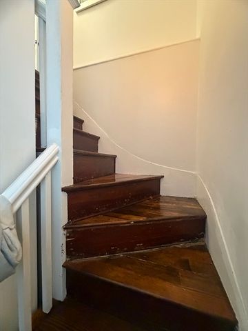 70 Robinson St, Lynn, MA 01905