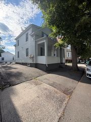 70 Robinson St, Lynn, MA 01905