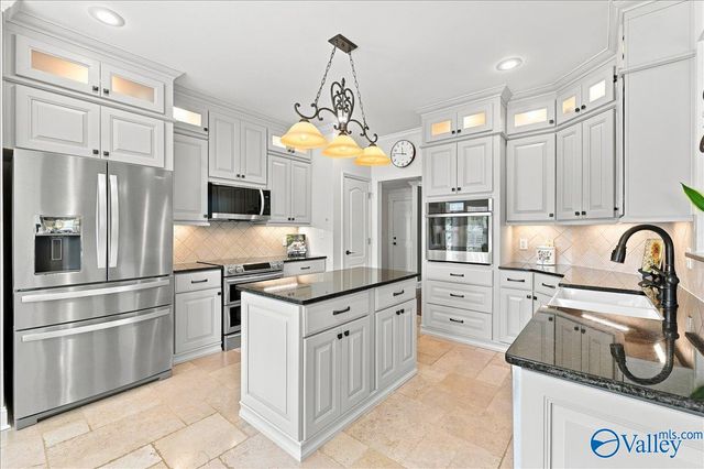 7000 Greystone Lane SE, Owens Cross Roads, AL 35763