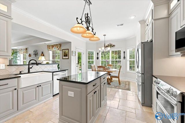7000 Greystone Lane SE, Owens Cross Roads, AL 35763