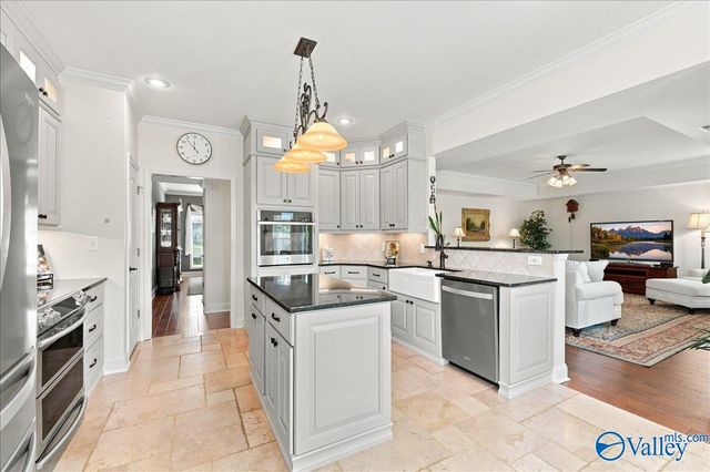 7000 Greystone Lane SE, Owens Cross Roads, AL 35763