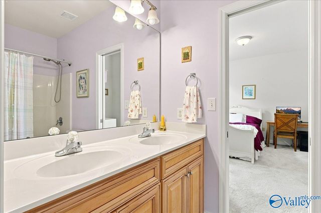7000 Greystone Lane SE, Owens Cross Roads, AL 35763
