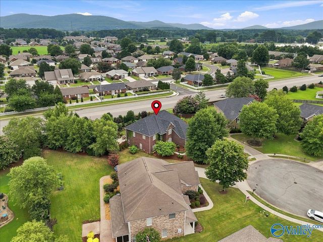 7000 Greystone Lane SE, Owens Cross Roads, AL 35763