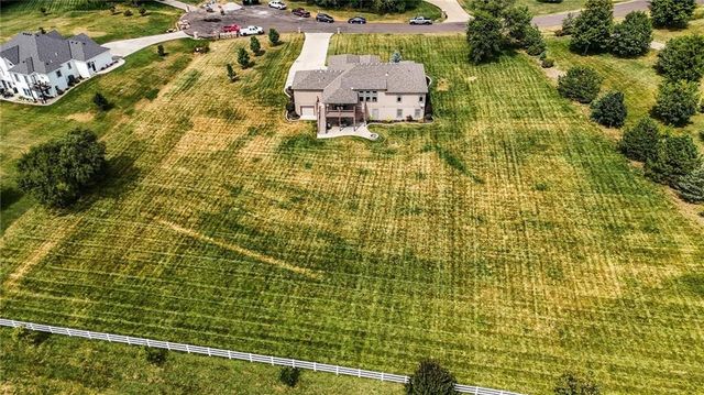 25055 Woodridge Circle, Leavenworth, KS 66048