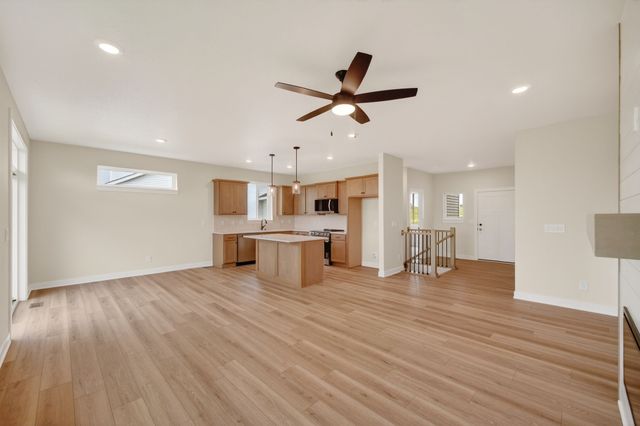 2830 Prairieside Place, Norwalk, IA 50211