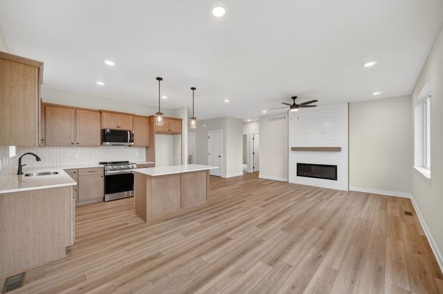 2830 Prairieside Place, Norwalk, IA 50211