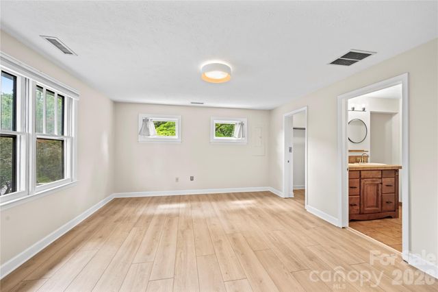 589 Sand Hill Road, Asheville, NC 28806