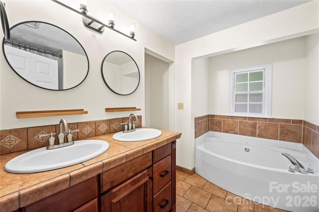589 Sand Hill Road, Asheville, NC 28806