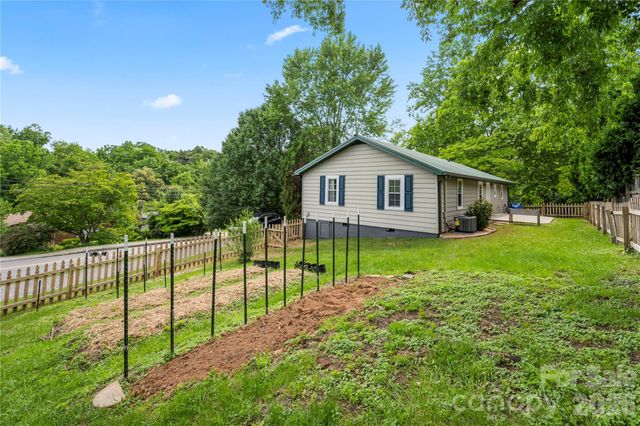 589 Sand Hill Road, Asheville, NC 28806