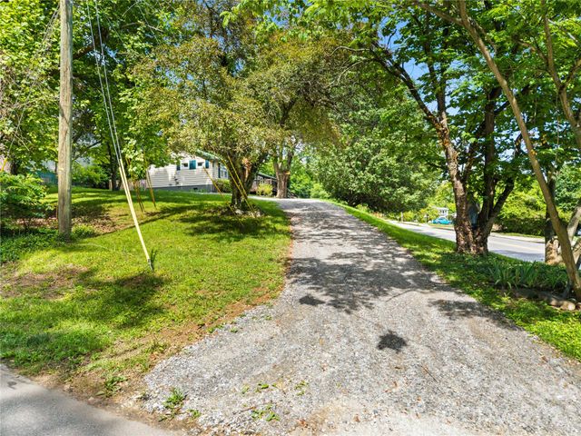 589 Sand Hill Road, Asheville, NC 28806