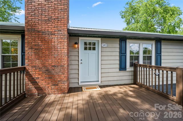 589 Sand Hill Road, Asheville, NC 28806