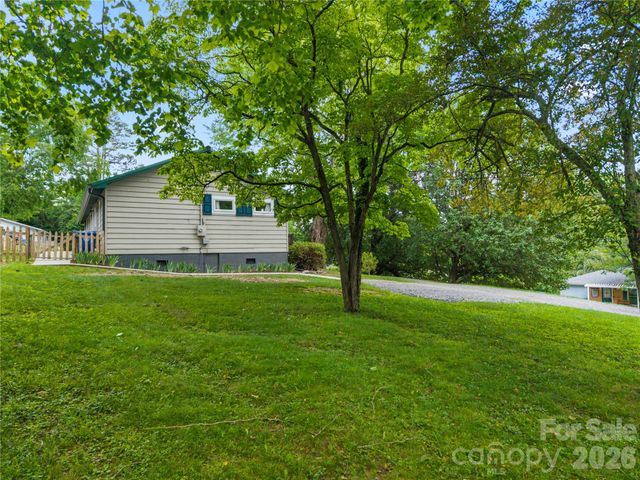 589 Sand Hill Road, Asheville, NC 28806