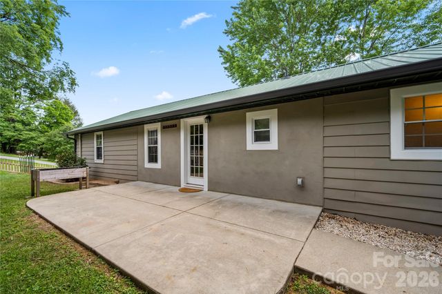 589 Sand Hill Road, Asheville, NC 28806
