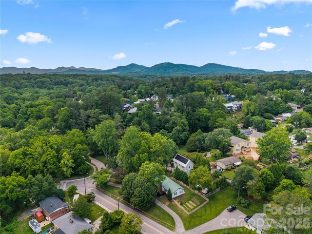 589 Sand Hill Road, Asheville, NC 28806