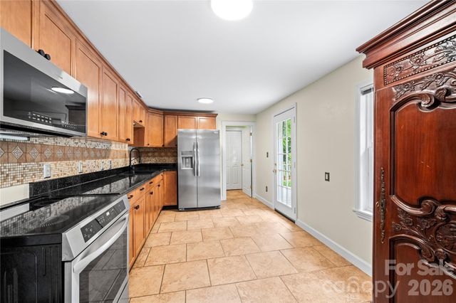 589 Sand Hill Road, Asheville, NC 28806