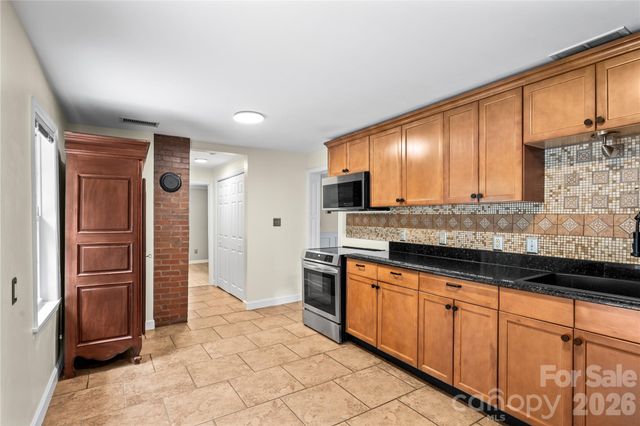 589 Sand Hill Road, Asheville, NC 28806