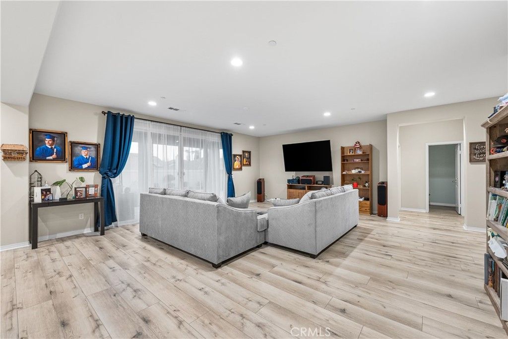 Image 11 of property listing at 41742 Wayladn Court, Lancaster, CA 93536